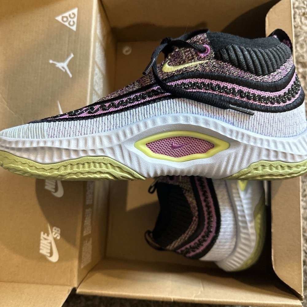 NIKE Women’s Size 9.5 Nike Cosmic Unity 3 Low Rush Fuchsia Lemon Twist - Picture 3 of 5